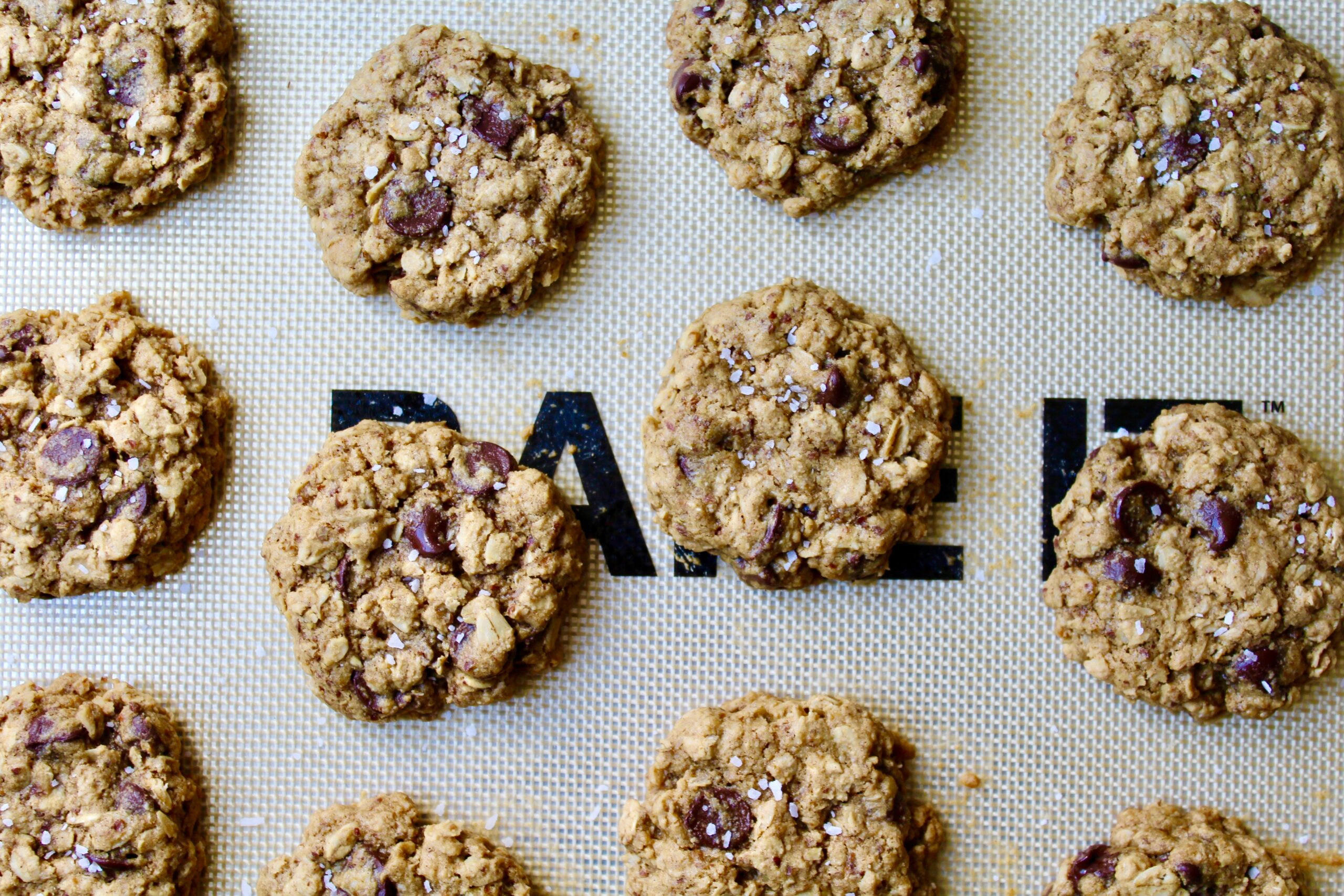 Easy Oatmeal Chocolate Chip Cookies (vegan, gf)