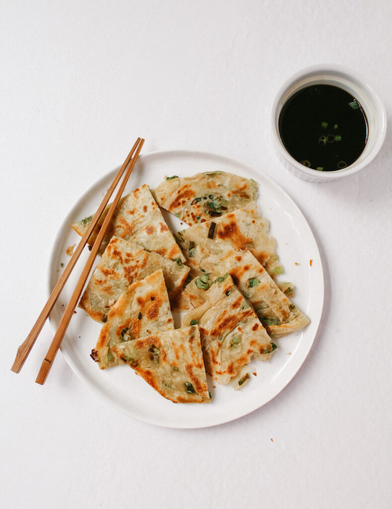 Flaky Chinese Scallion Pancakes 蔥油餅 (cong you bing)