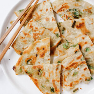 Flaky Chinese Scallion Pancakes 蔥油餅 (cong you bing)