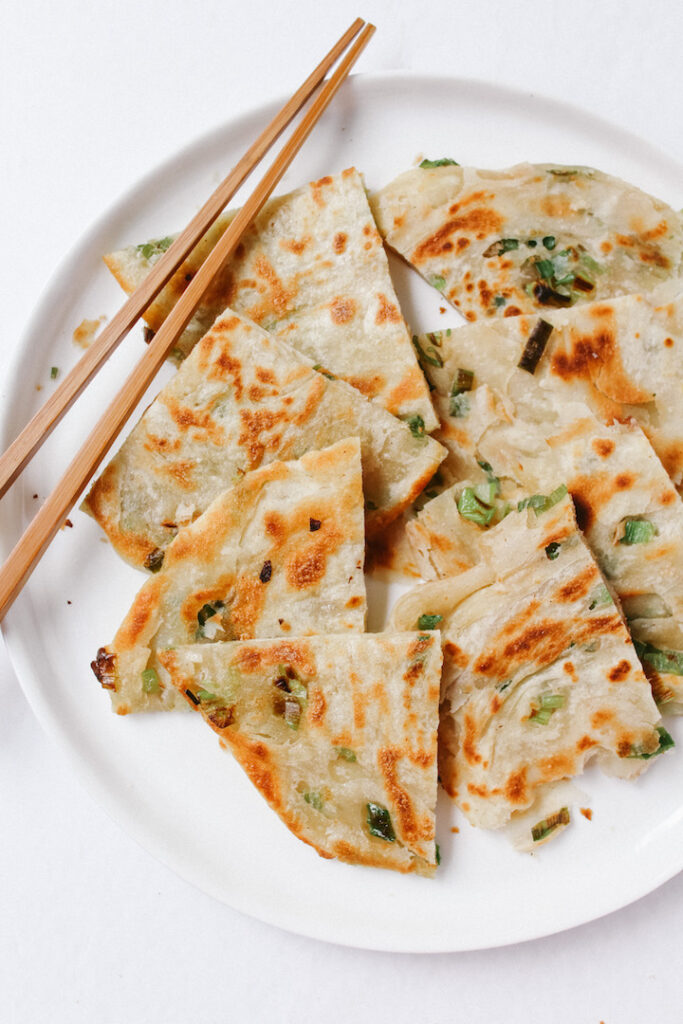 Flaky Chinese Scallion Pancakes 蔥油餅 (cong you bing)