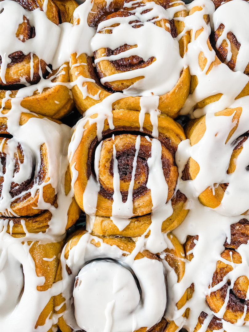 Vegan Pumpkin Cinnamon Rolls with Maple Glaze