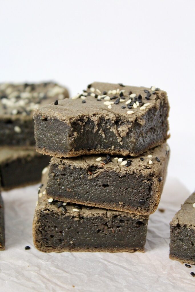 Black Sesame Mochi Cake (vegan, gluten-free, oil-free)