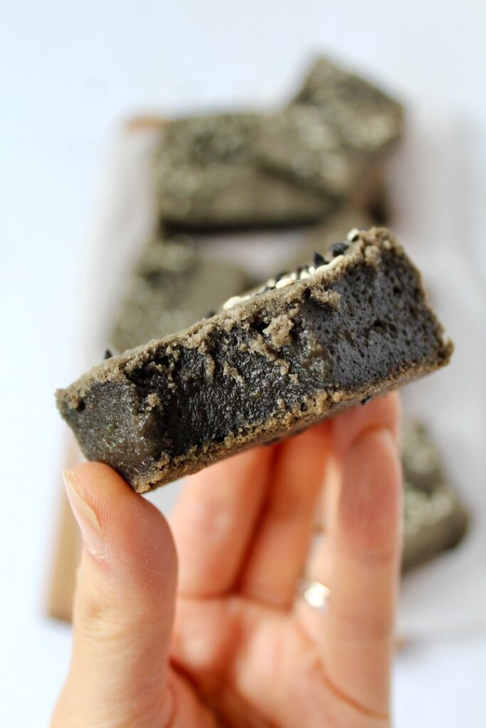 Black Sesame Mochi Cake (vegan, gluten-free, oil-free)