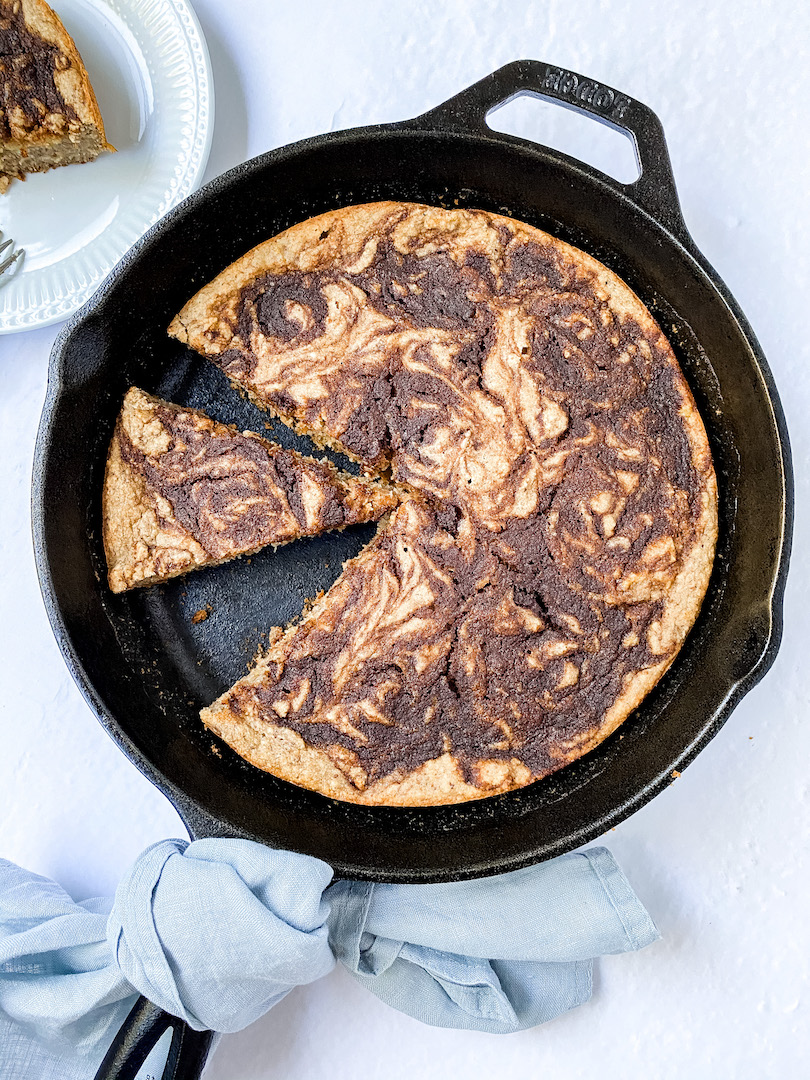 Cinnamon Swirl Banana Bread Skillet Cake (vegan, gluten-free, refined sugar free)