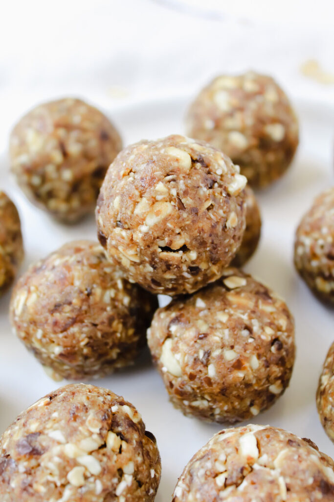 Cashew Cookie Lactation Energy Bites (vegan, gluten-free, oil-free)