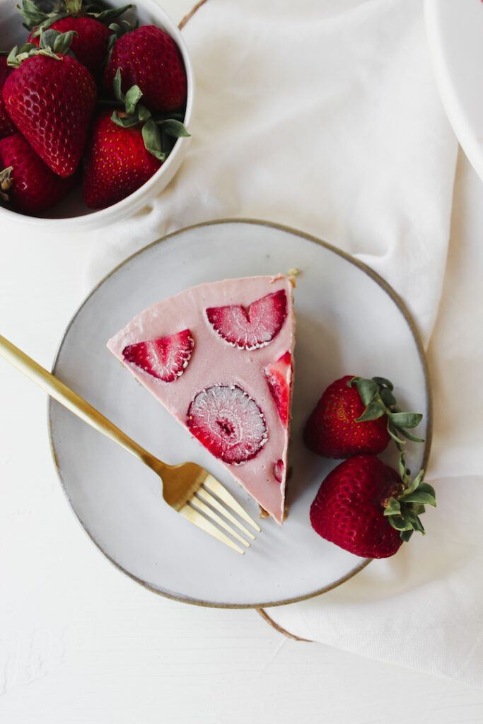 Best Vegan Strawberry Cheesecake (gluten-free, refined sugar free, oil-free) 