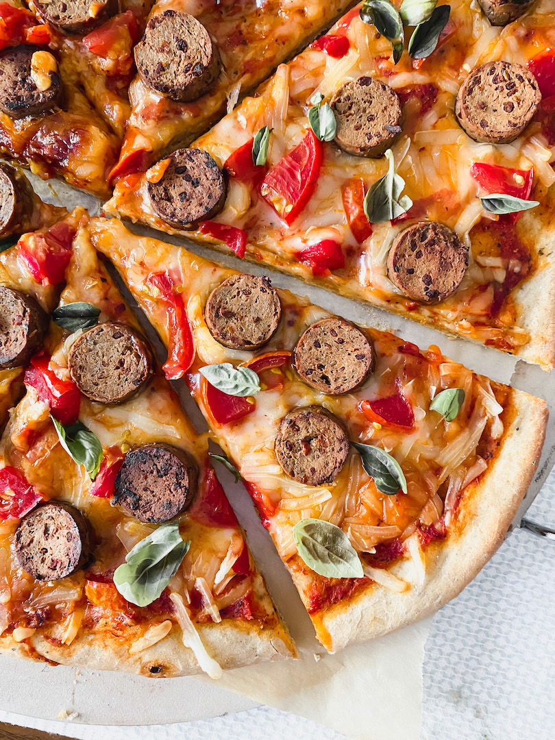 overview picture of vegan sourdough discard pizza