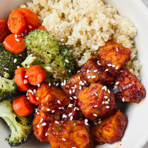 close up shot of the gochujang quinoa bowl