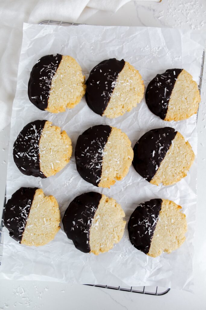 coconut cookies in rows 