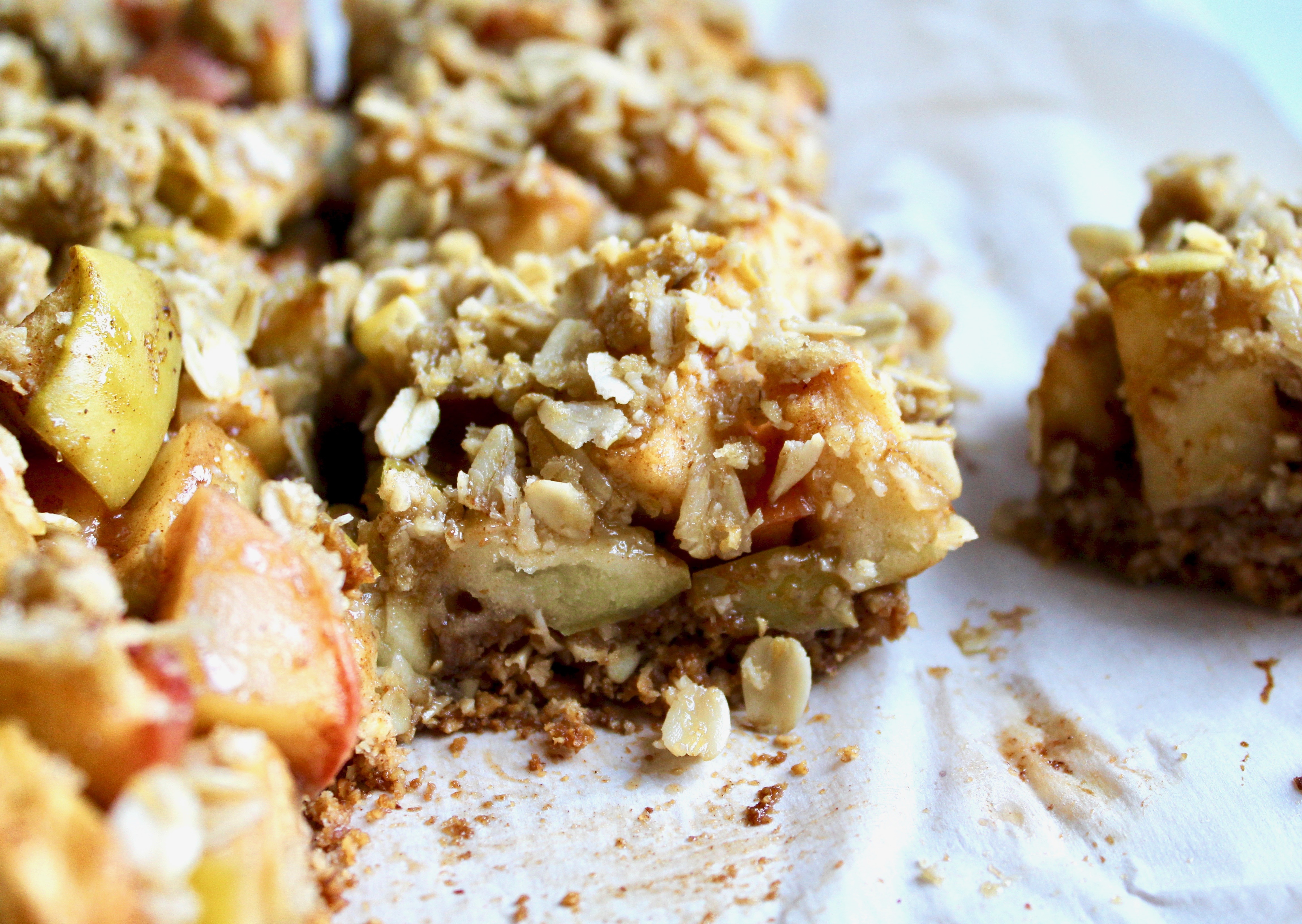 Healthy Apple Pie Crumble Bars (vegan, gluten-free)
