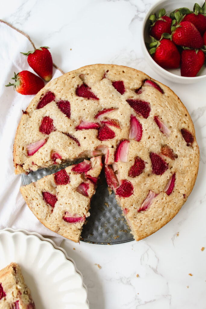 overview shot of easy vegan strawberry cake 