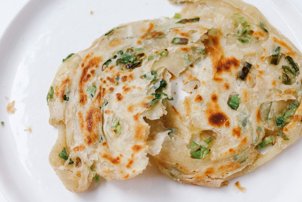 Flaky Chinese Scallion Pancakes 蔥油餅 (cong you bing)