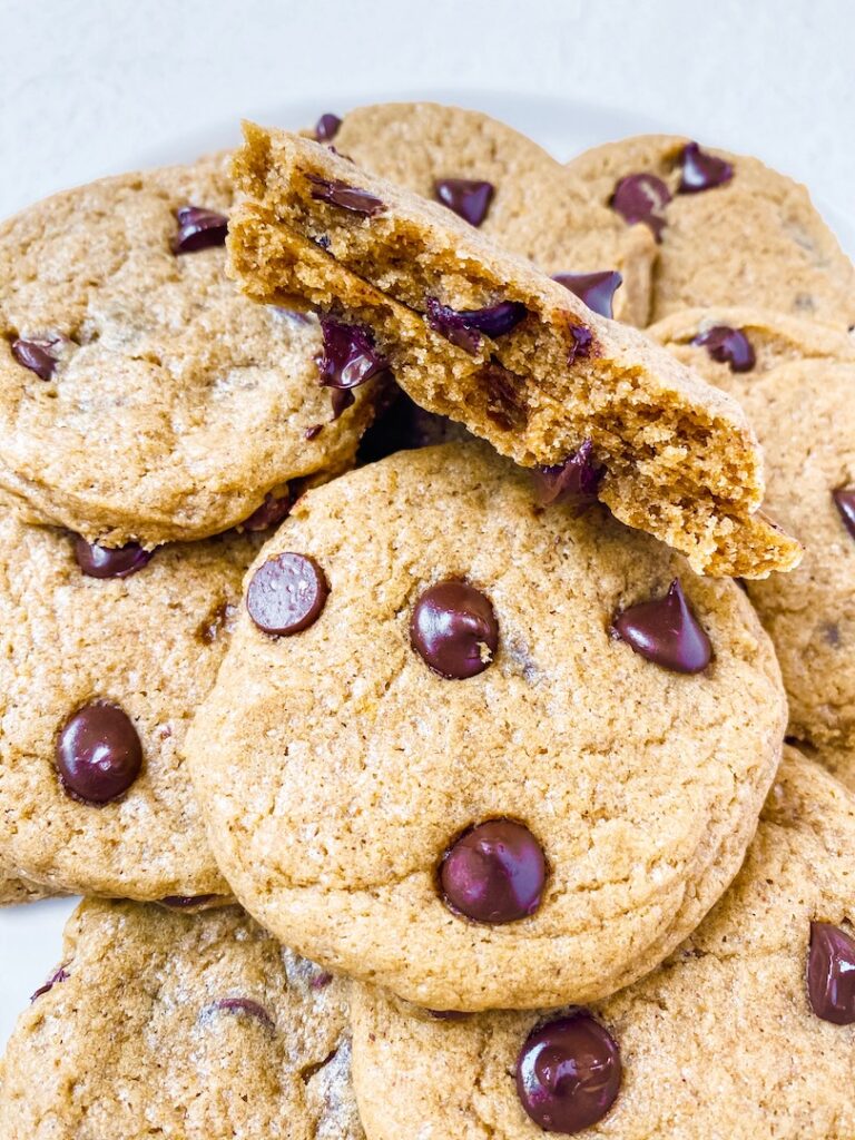 Chewy Vegan Pumpkin Chocolate Chip Cookies 