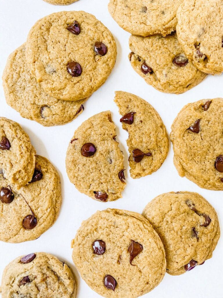 Chewy Vegan Pumpkin Chocolate Chip Cookies 