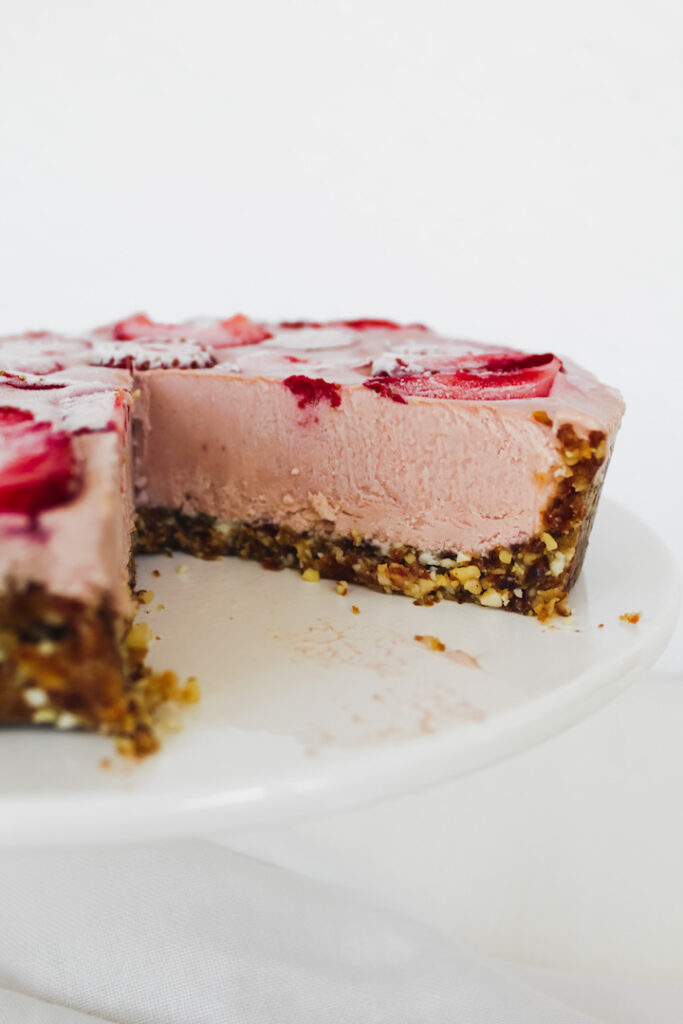 Best Vegan Strawberry Cheesecake (gluten-free, refined sugar free, oil ...