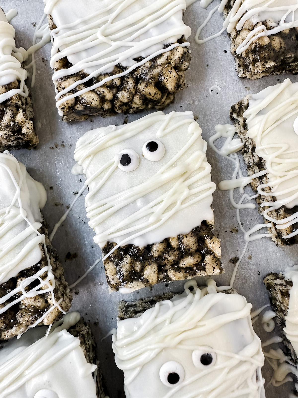 Mummies Rice Krispie Treats - A Classic Twist