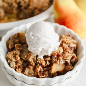 pear crisp in a bowl