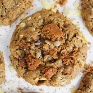 overview close up shot of a biscoff cornflake cookie